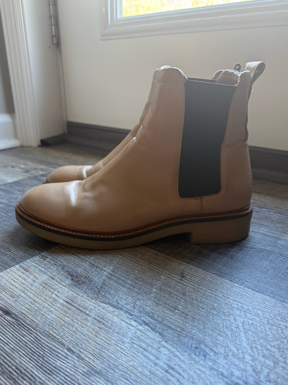 Everlane Leather Chelsea Boots Tan Brown Women’s Size 9.5 Minimal Ankle Boot
